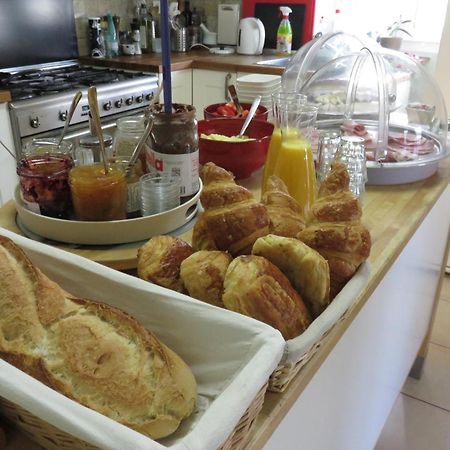 Au Grand Bonheur Bed and Breakfast Besseges Buitenkant foto
