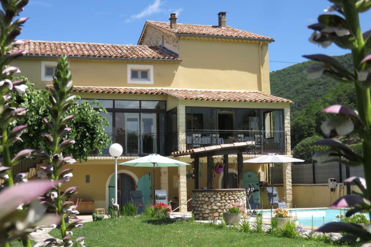 Au Grand Bonheur Bed and Breakfast Besseges Buitenkant foto