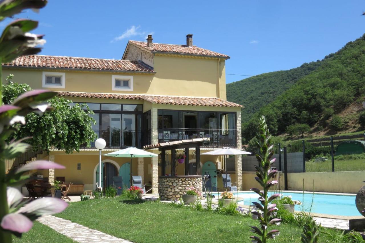 Au Grand Bonheur Bed and Breakfast Besseges Buitenkant foto