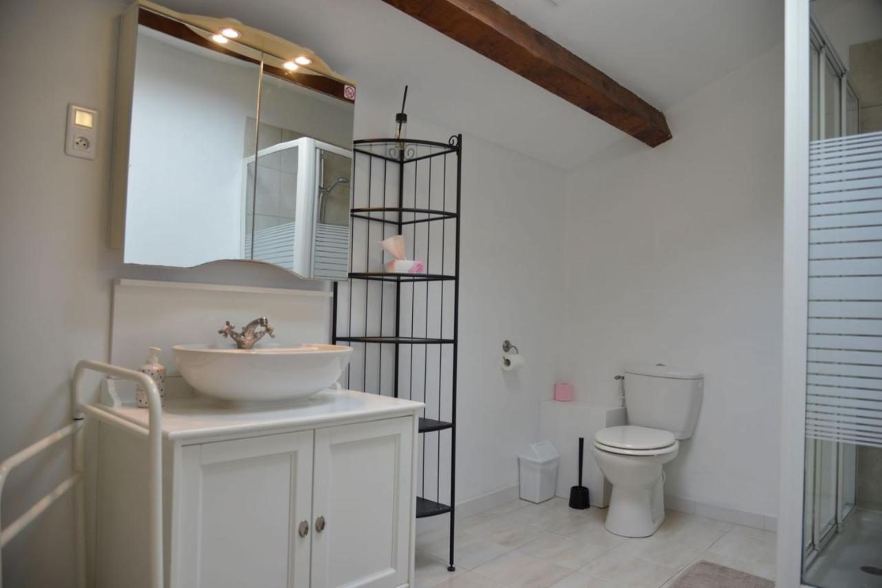 Au Grand Bonheur Bed and Breakfast Besseges Buitenkant foto