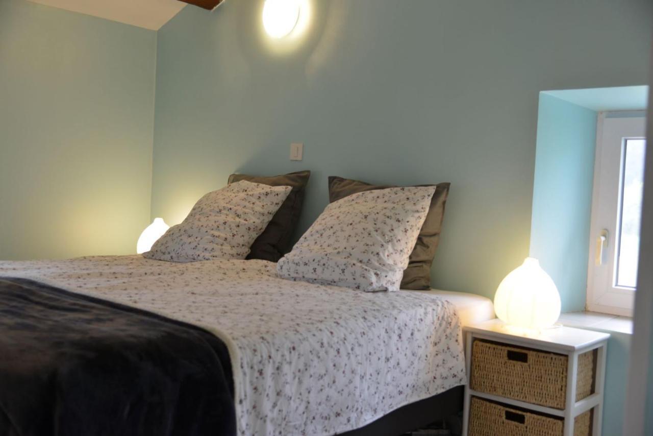 Au Grand Bonheur Bed and Breakfast Besseges Buitenkant foto