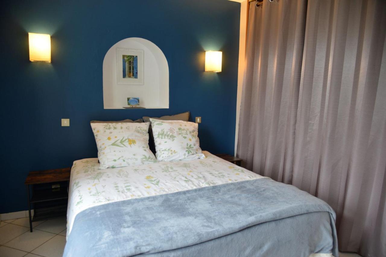 Au Grand Bonheur Bed and Breakfast Besseges Buitenkant foto