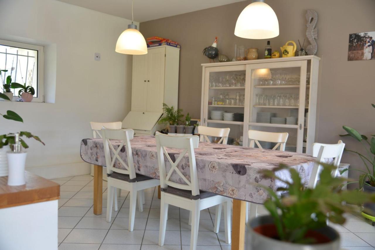 Au Grand Bonheur Bed and Breakfast Besseges Buitenkant foto