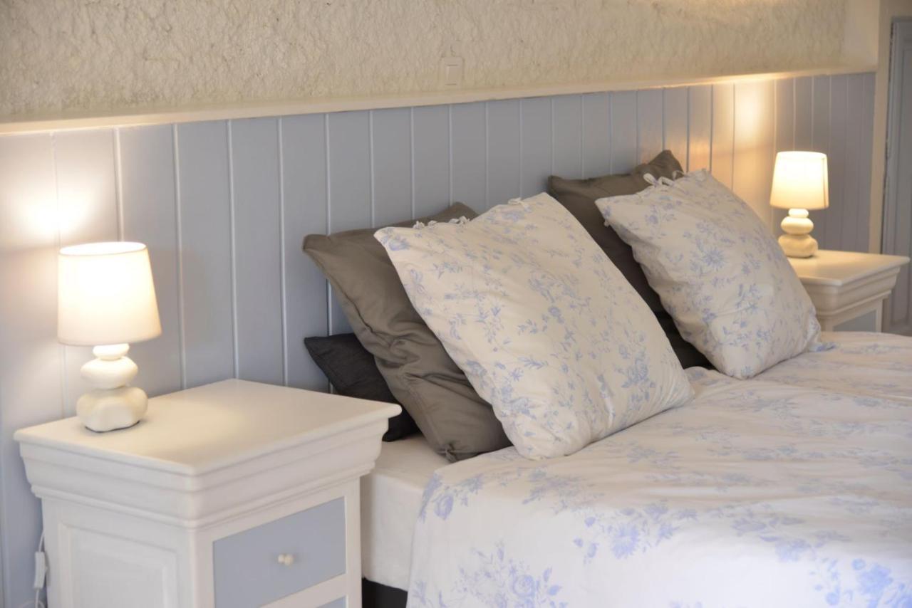 Au Grand Bonheur Bed and Breakfast Besseges Buitenkant foto