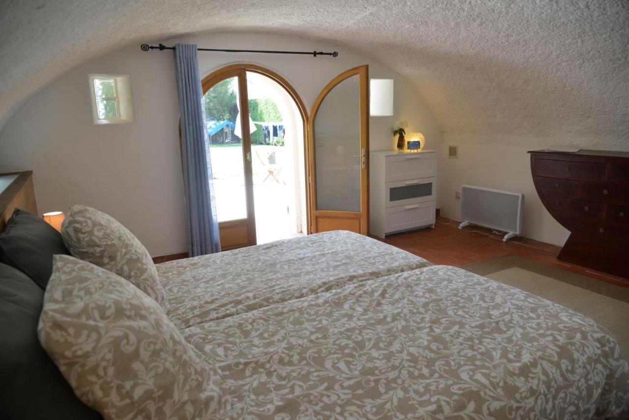 Au Grand Bonheur Bed and Breakfast Besseges Buitenkant foto