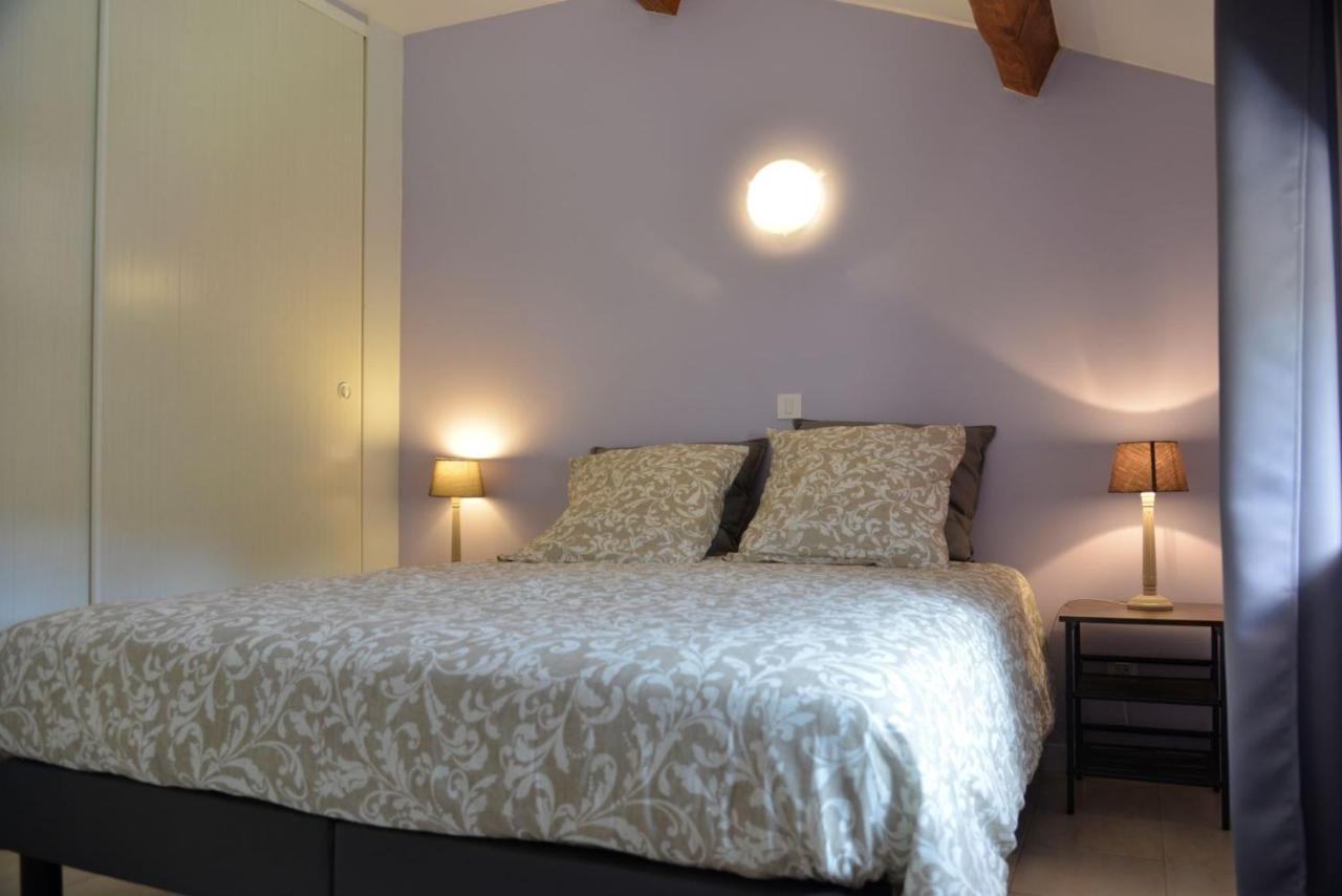 Au Grand Bonheur Bed and Breakfast Besseges Buitenkant foto