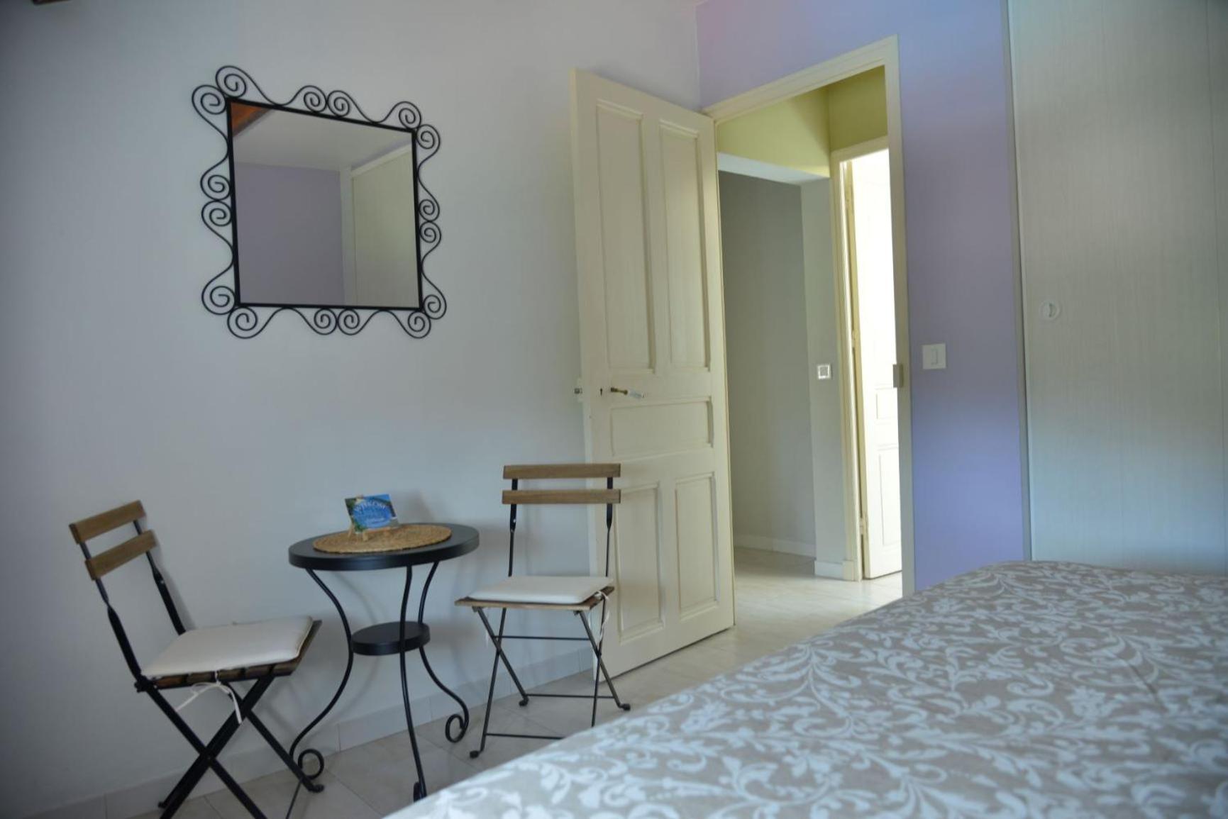 Au Grand Bonheur Bed and Breakfast Besseges Buitenkant foto