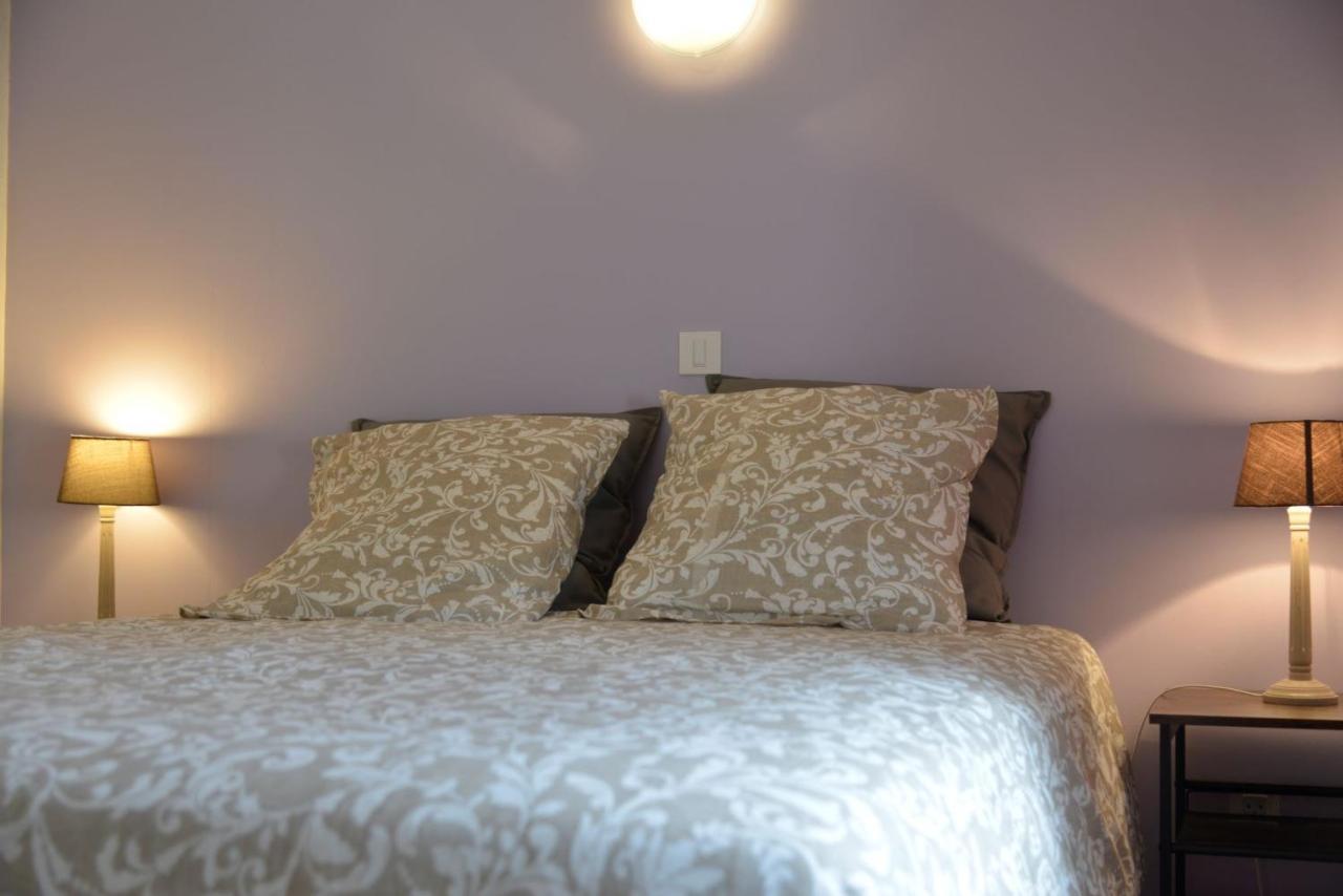 Au Grand Bonheur Bed and Breakfast Besseges Buitenkant foto