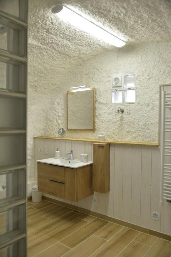Au Grand Bonheur Bed and Breakfast Besseges Buitenkant foto