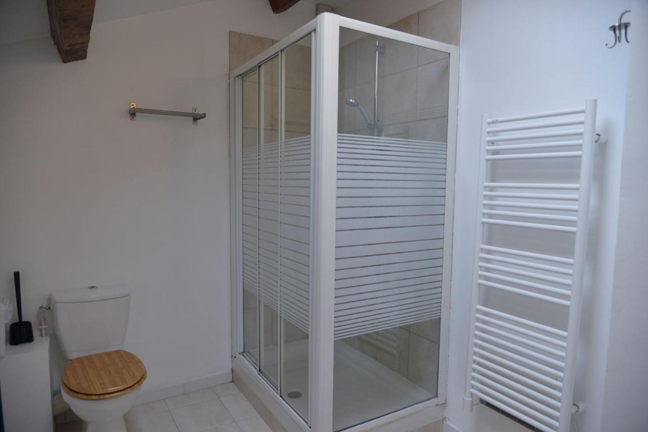 Au Grand Bonheur Bed and Breakfast Besseges Buitenkant foto