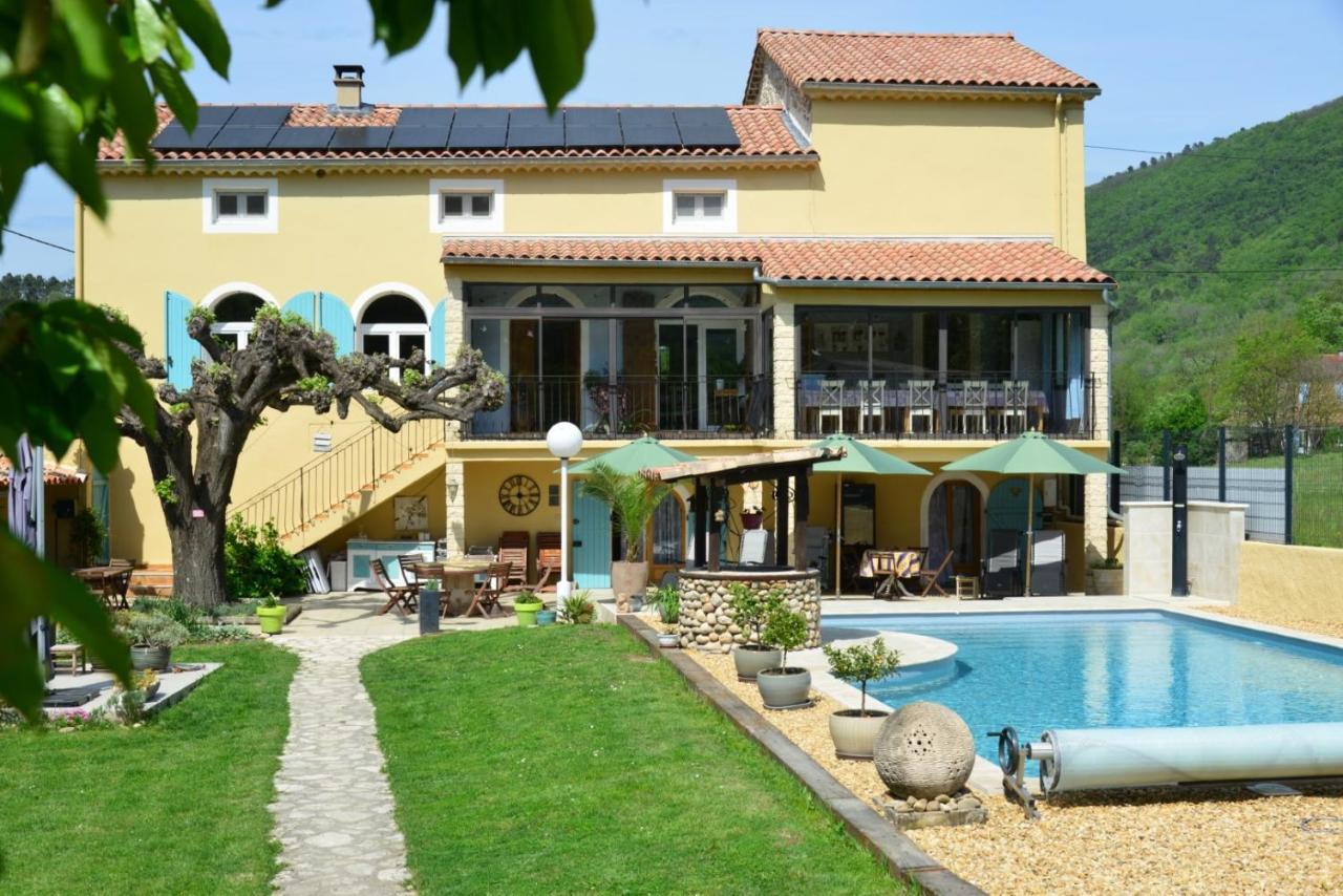 Au Grand Bonheur Bed and Breakfast Besseges Buitenkant foto