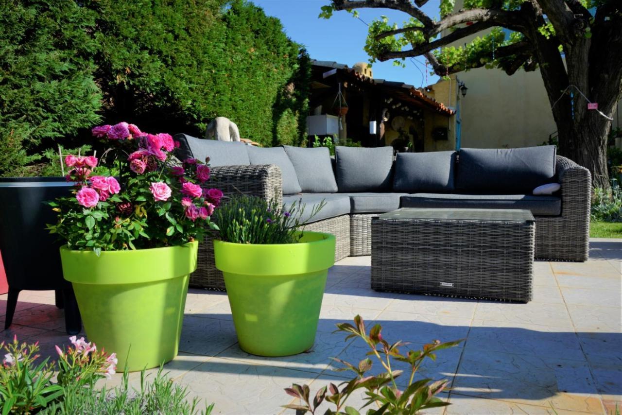 Au Grand Bonheur Bed and Breakfast Besseges Buitenkant foto