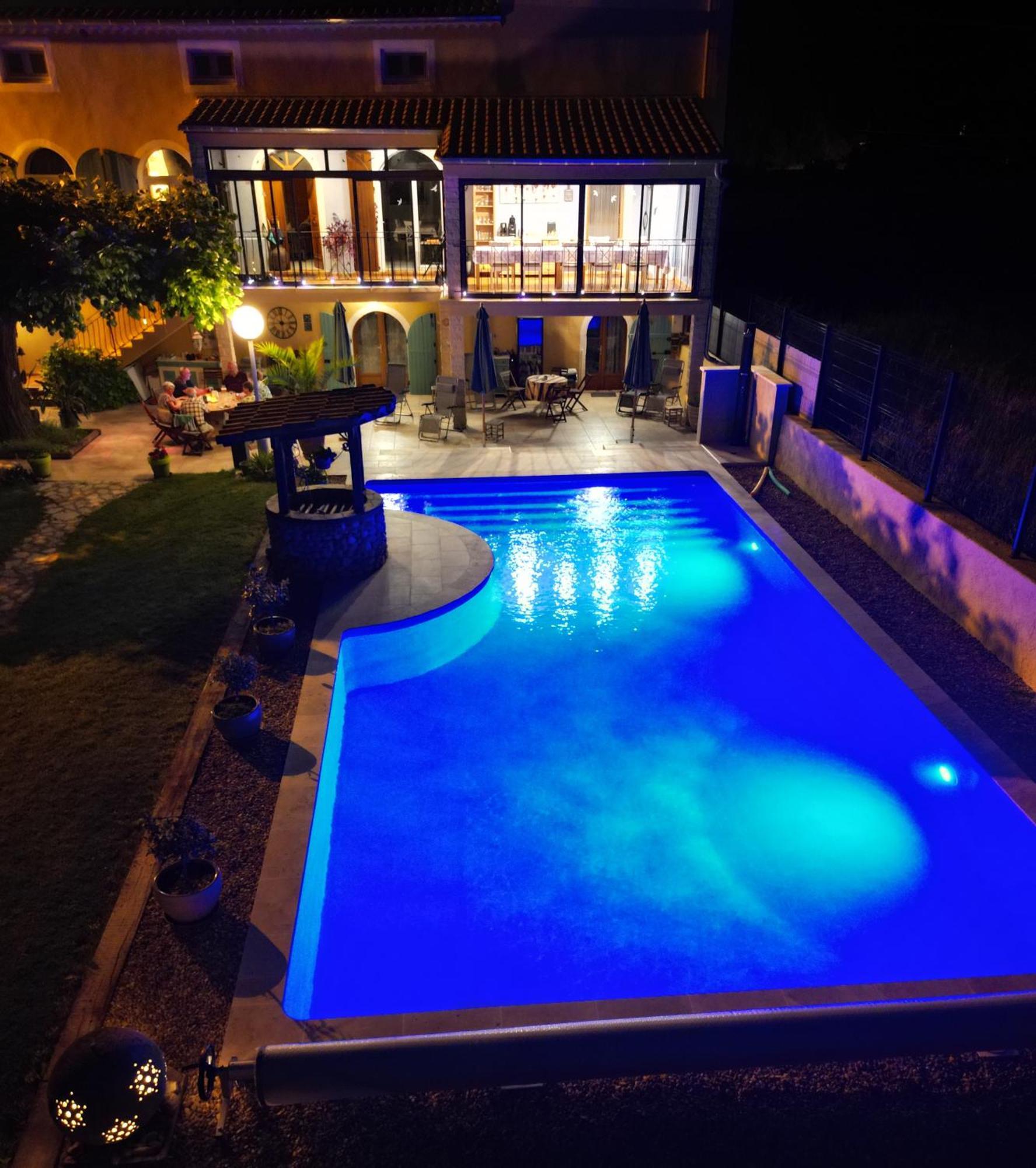 Au Grand Bonheur Bed and Breakfast Besseges Buitenkant foto