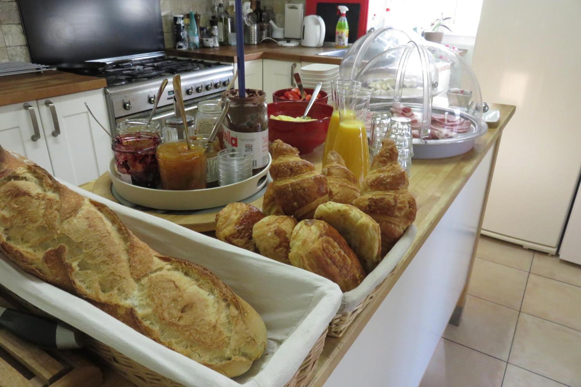 Au Grand Bonheur Bed and Breakfast Besseges Buitenkant foto