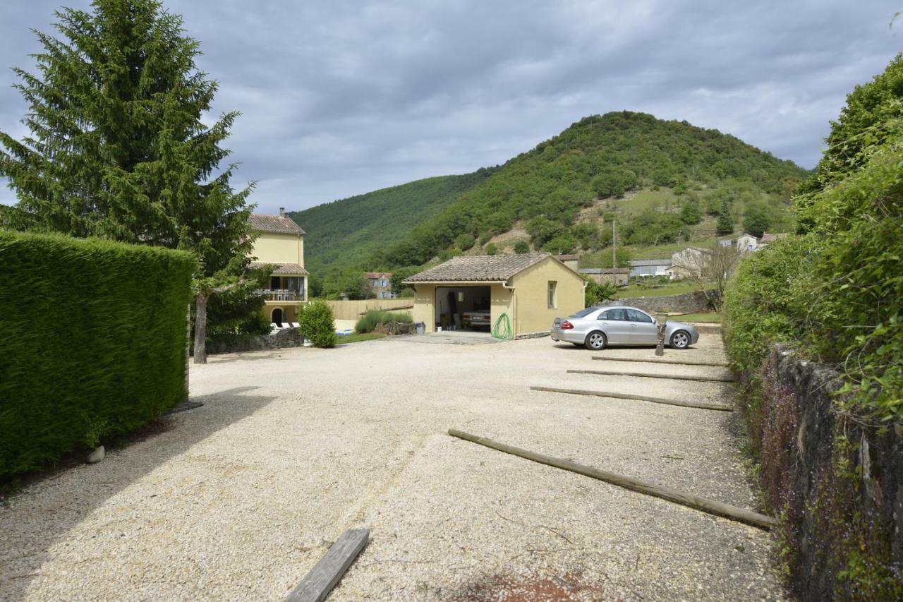 Au Grand Bonheur Bed and Breakfast Besseges Buitenkant foto