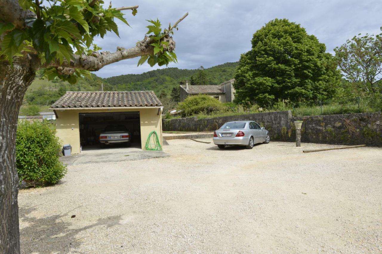 Au Grand Bonheur Bed and Breakfast Besseges Buitenkant foto